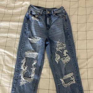 Women’s ripped American Eagle mom jeans